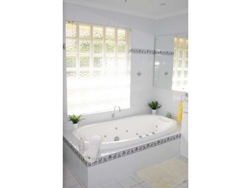 16 The Parkway, Aberfoyle Park SA 5159