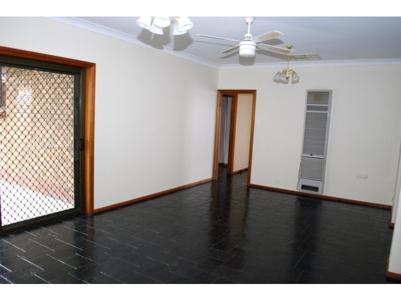 523 Commercial Road, Moana SA 5169