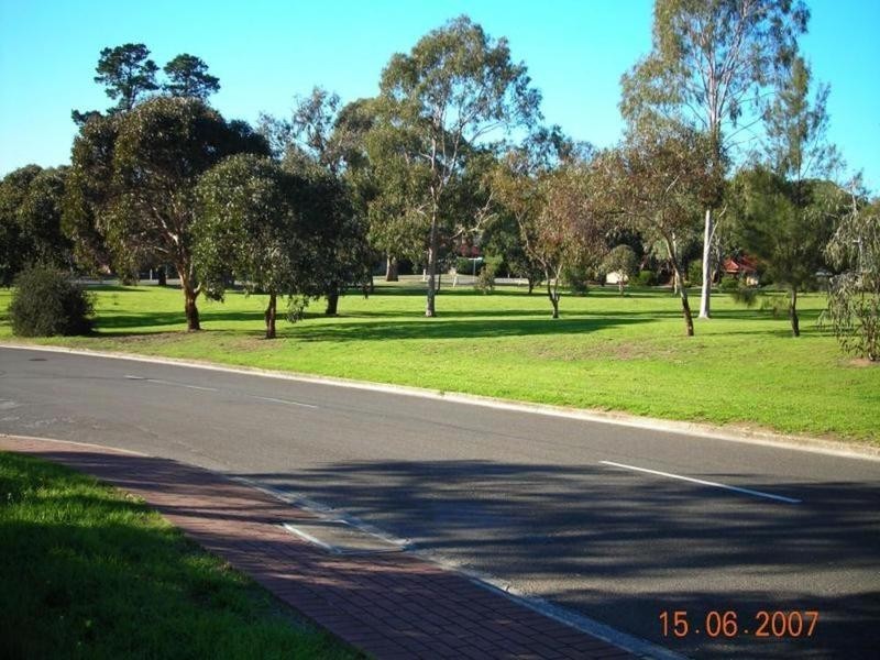 1 Gundowringa Avenue, Happy Valley SA 5159