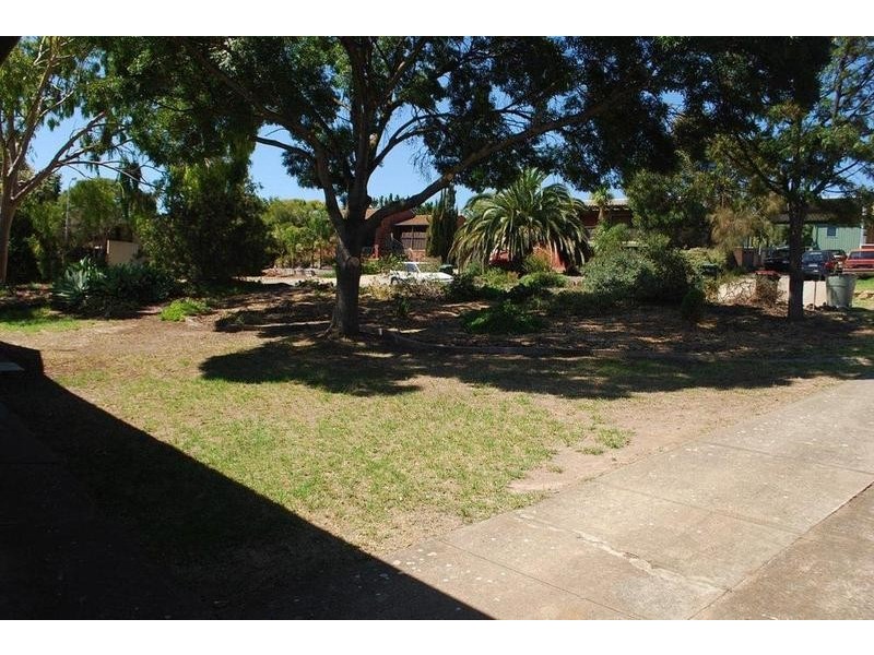 5 Giles Court, Christie Downs SA 5164
