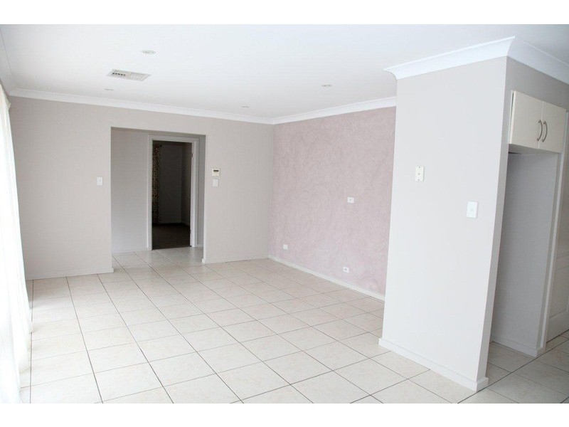 10 Liza Road, Happy Valley SA 5159