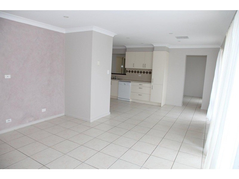 10 Liza Road, Happy Valley SA 5159