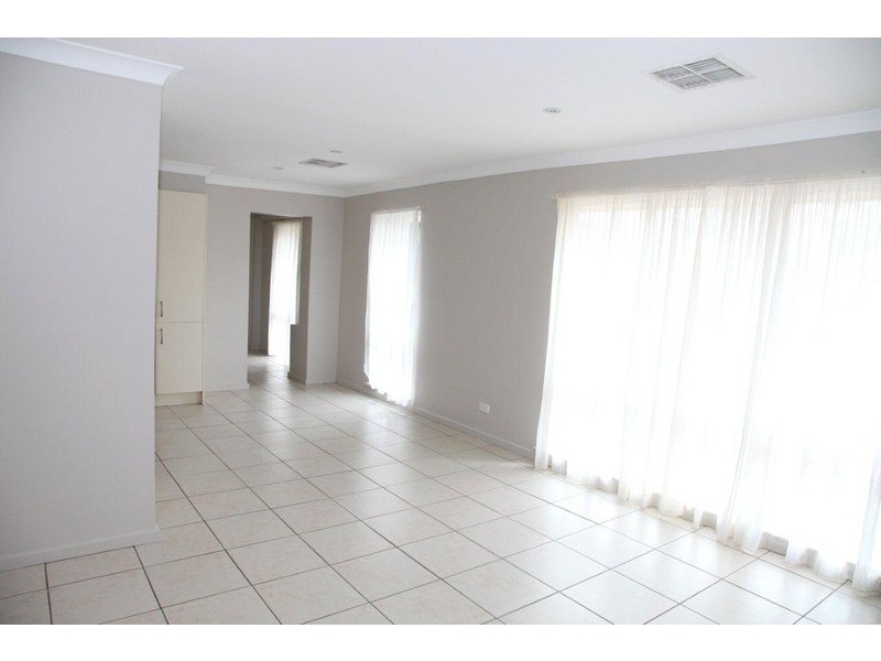 10 Liza Road, Happy Valley SA 5159