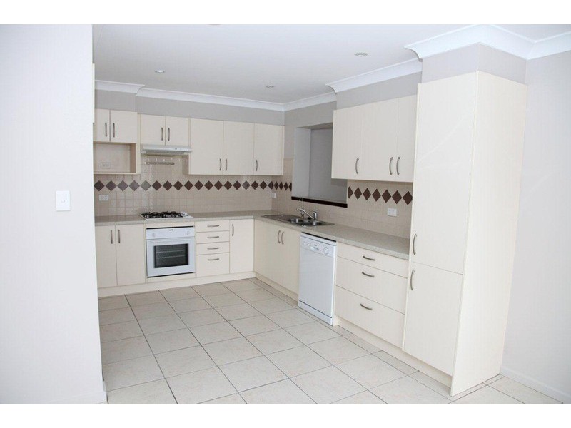10 Liza Road, Happy Valley SA 5159