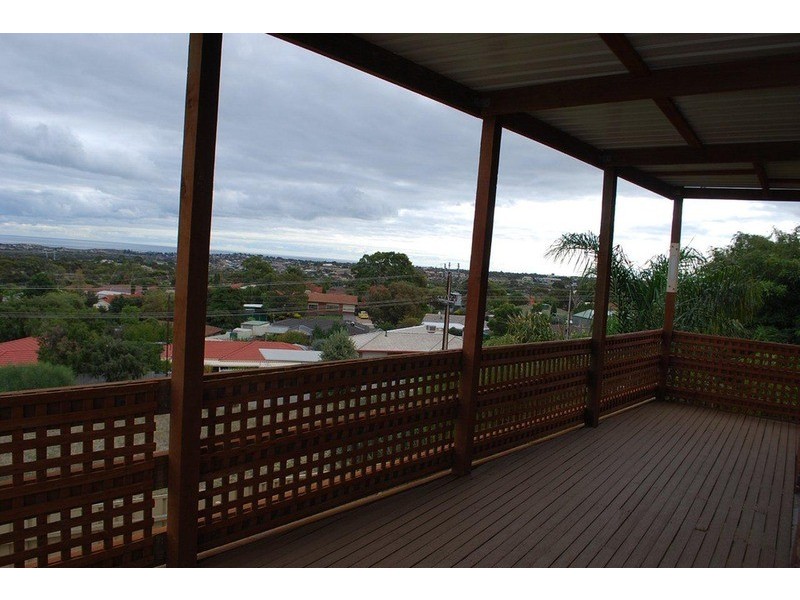 1 Clarke Crescent, Huntfield Heights SA 5163