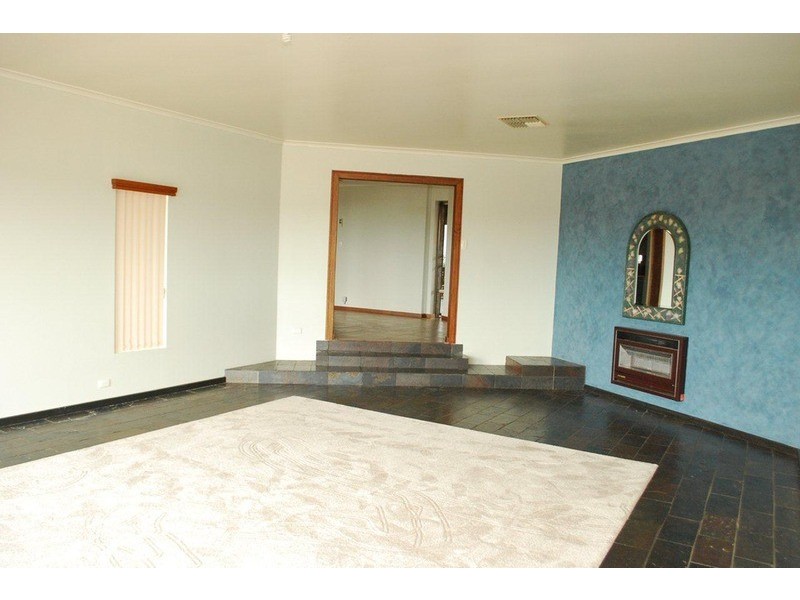 1 Clarke Crescent, Huntfield Heights SA 5163