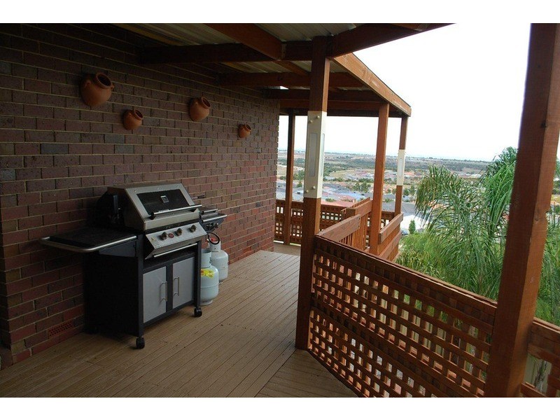 1 Clarke Crescent, Huntfield Heights SA 5163