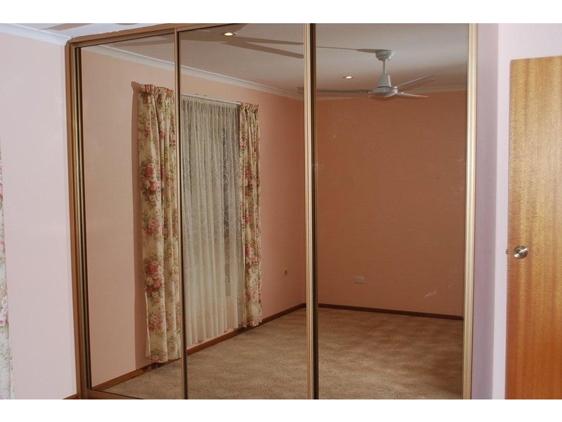 23 Candover Crescent, Huntfield Heights SA 5163