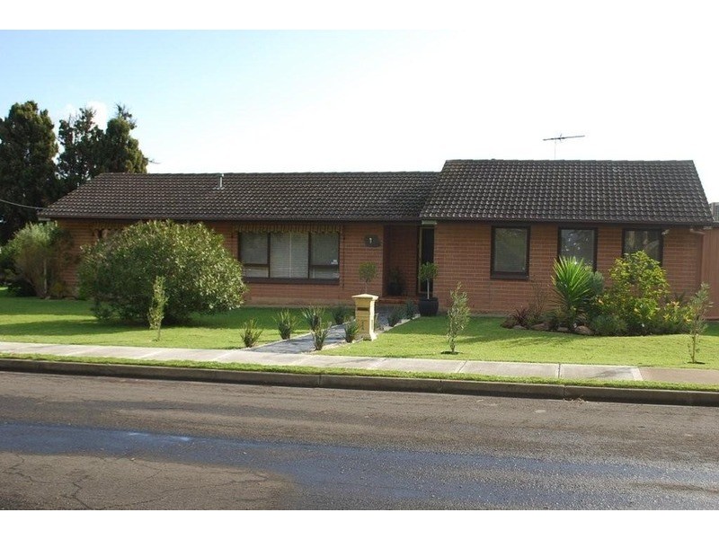 1 Hyacinth Crescent, Christie Downs SA 5164