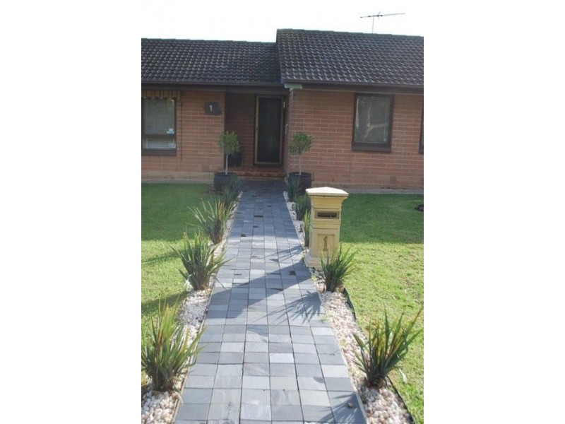 1 Hyacinth Crescent, Christie Downs SA 5164