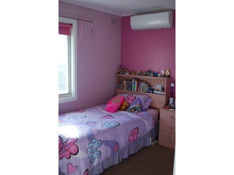 1 Hyacinth Crescent, Christie Downs SA 5164