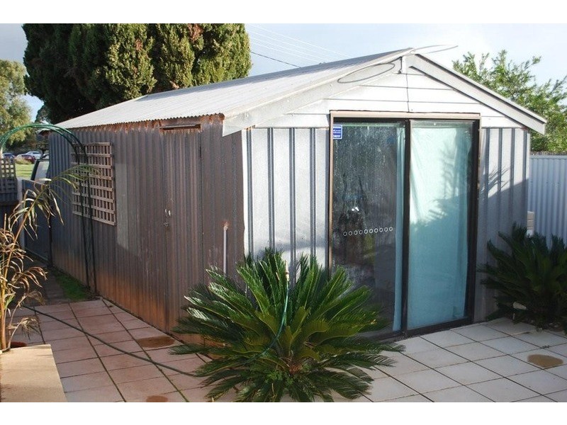 1 Hyacinth Crescent, Christie Downs SA 5164