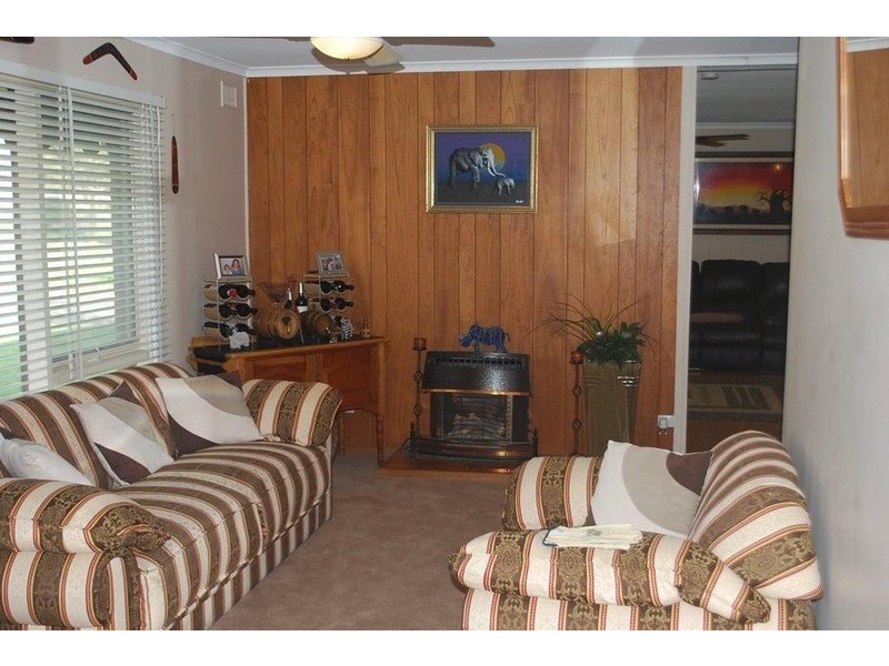 1 Hyacinth Crescent, Christie Downs SA 5164