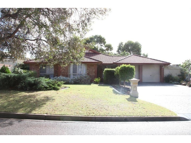 15 Coorumbena Crescent, Morphett Vale SA 5162