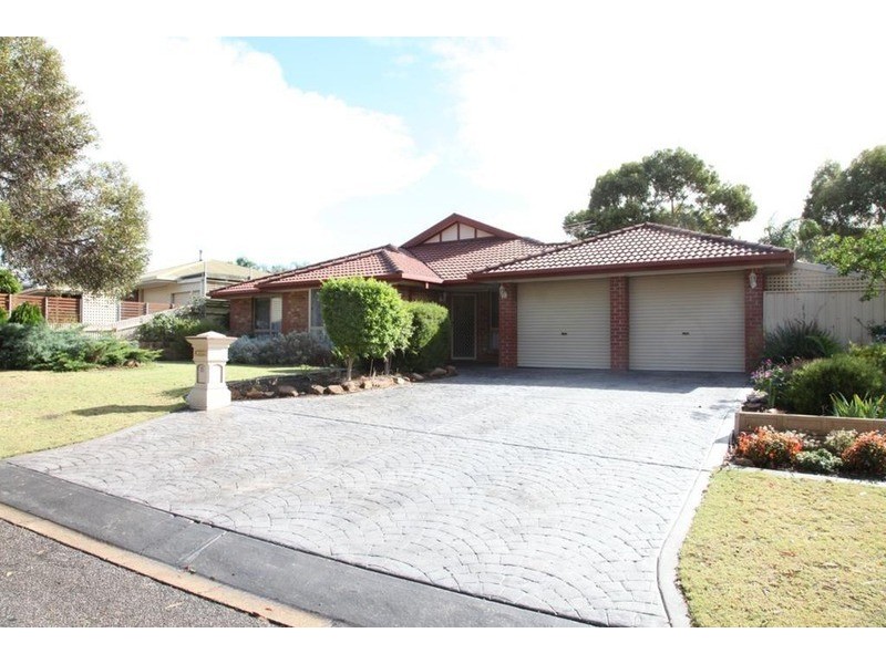 15 Coorumbena Crescent, Morphett Vale SA 5162