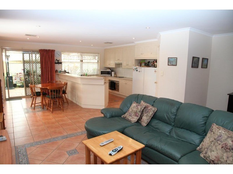 15 Coorumbena Crescent, Morphett Vale SA 5162