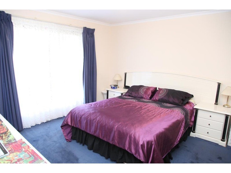 15 Coorumbena Crescent, Morphett Vale SA 5162