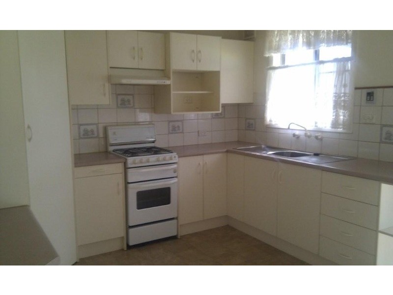 17 Andrew Street, Christie Downs SA 5164