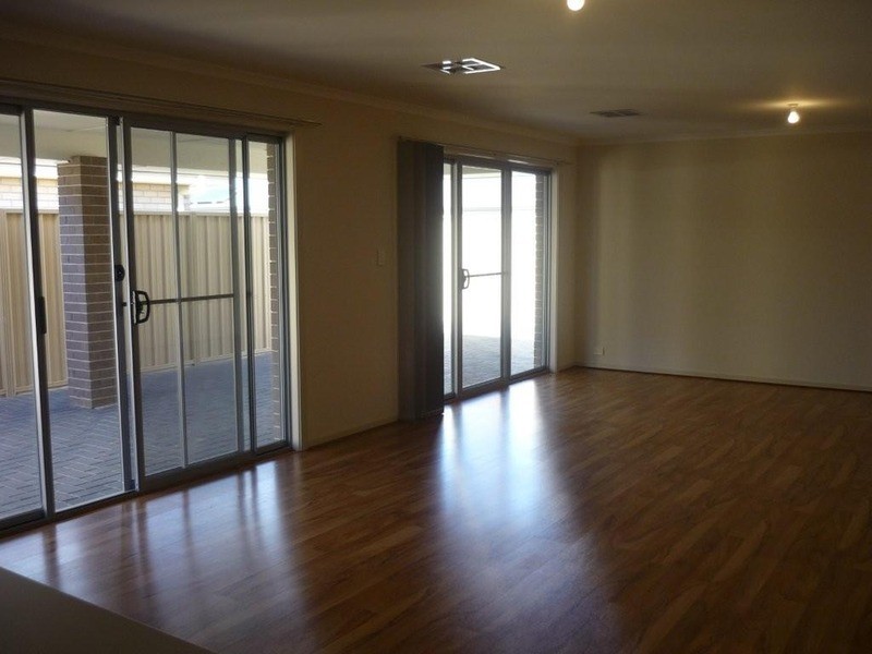 4 Ship Street, Seaford Meadows SA 5169