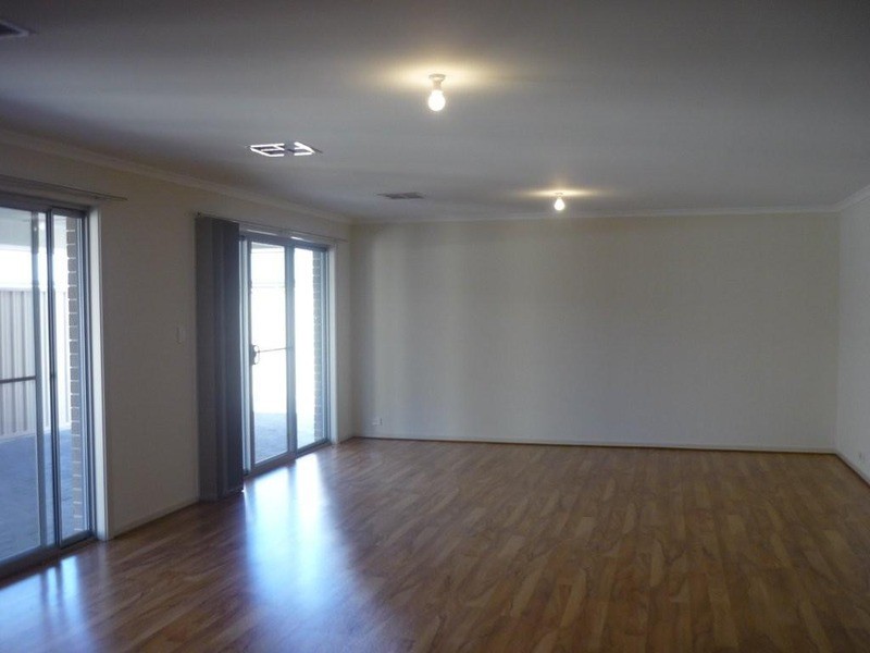 4 Ship Street, Seaford Meadows SA 5169