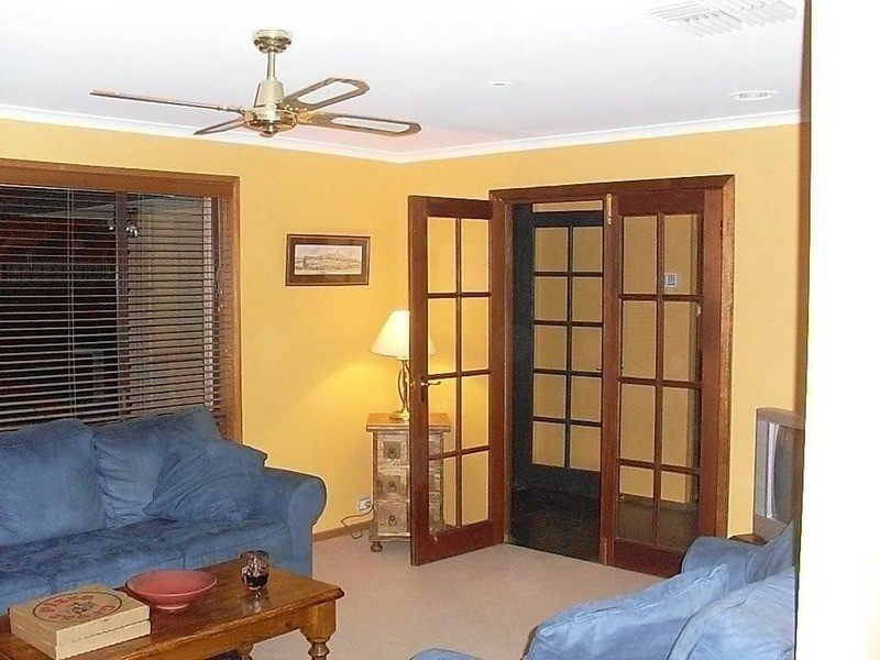 13 Shakes Crescent, Hallett Cove SA 5158