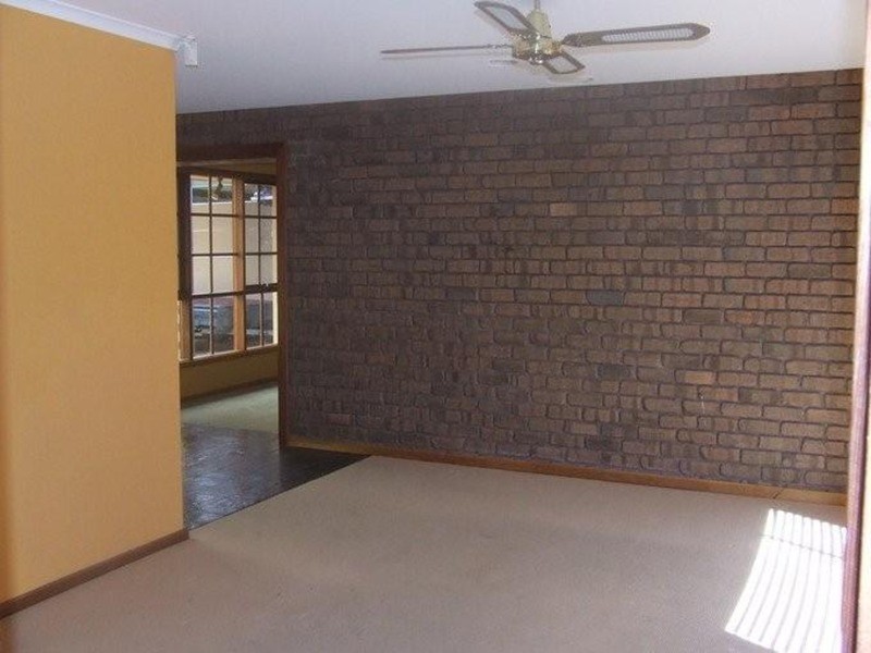 13 Shakes Crescent, Hallett Cove SA 5158