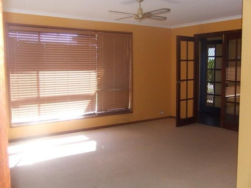 13 Shakes Crescent, Hallett Cove SA 5158