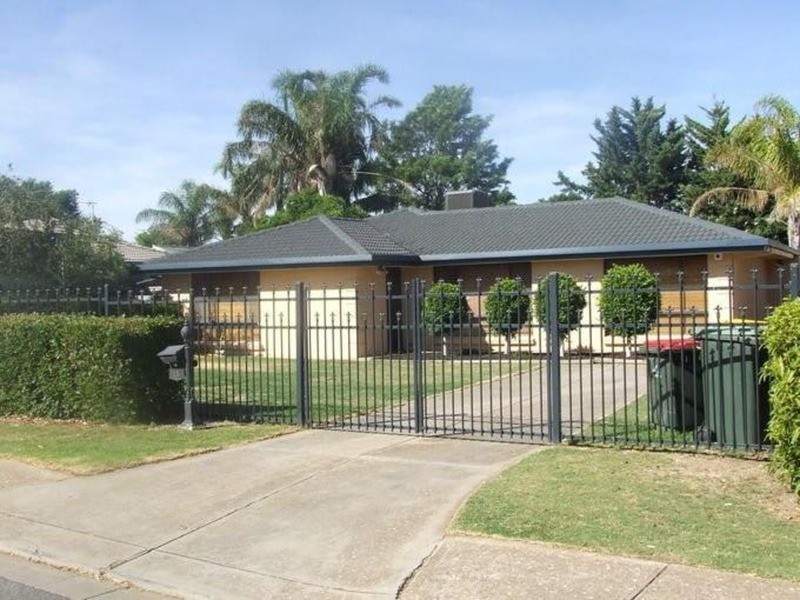 13 Shakes Crescent, Hallett Cove SA 5158