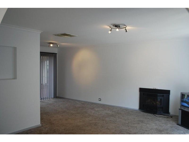 37 Lynlee Crescent, Huntfield Heights SA 5163