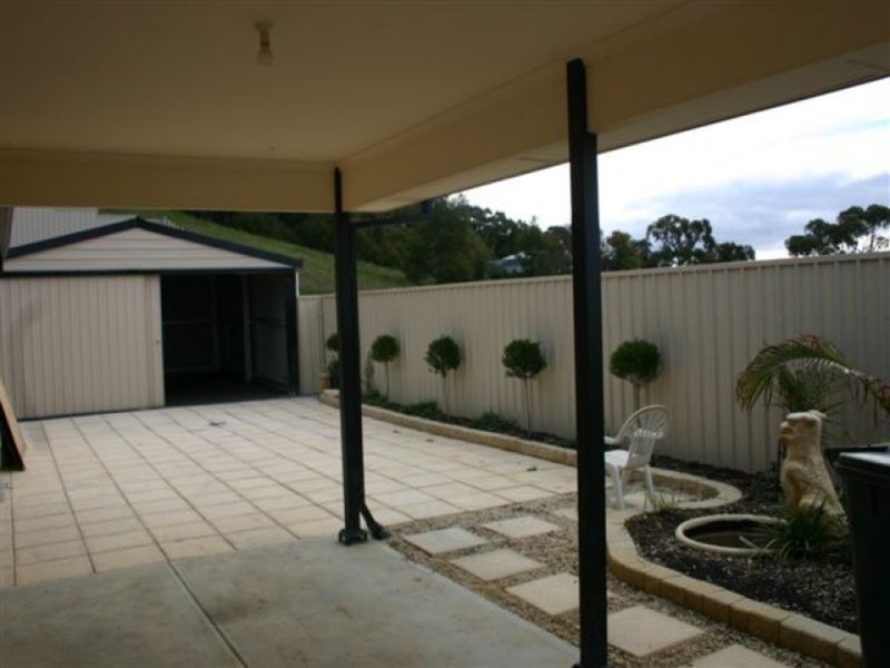 8 Light Place, Mount Compass SA 5210