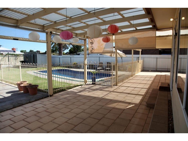 30 Kwinana Crescent, Port Noarlunga South SA 5167