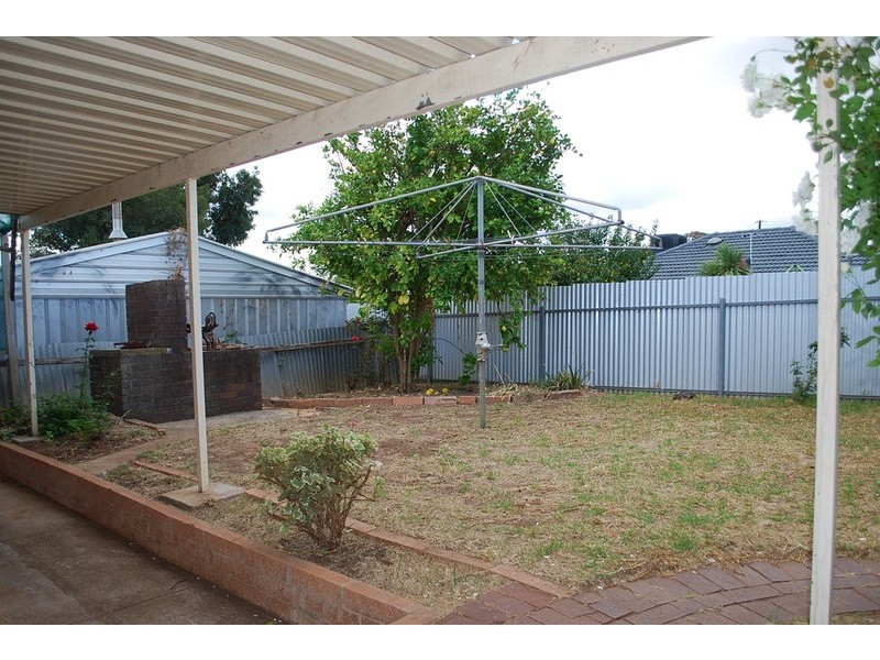 16 Carbenet Drive, Hackham SA 5163