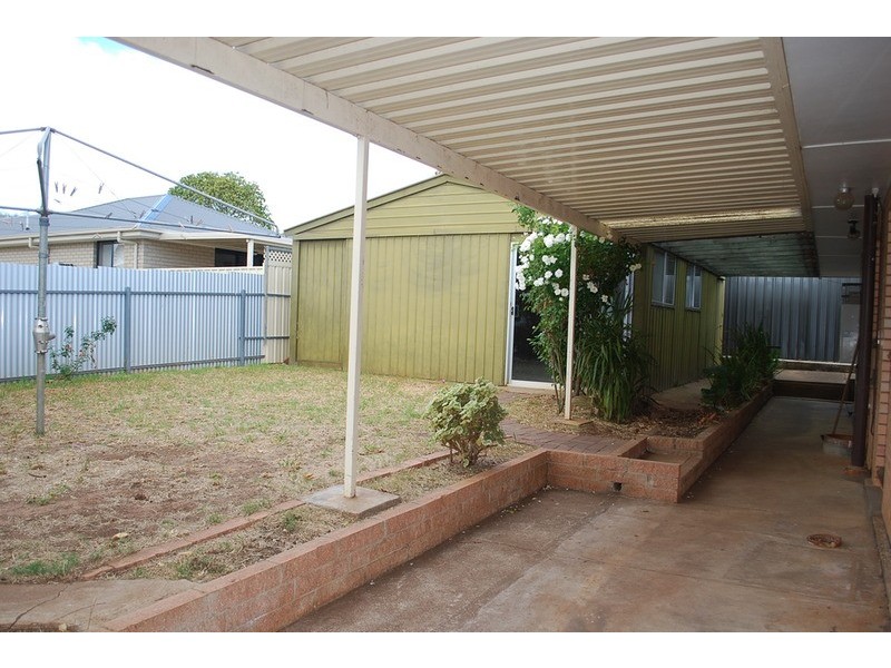 16 Carbenet Drive, Hackham SA 5163