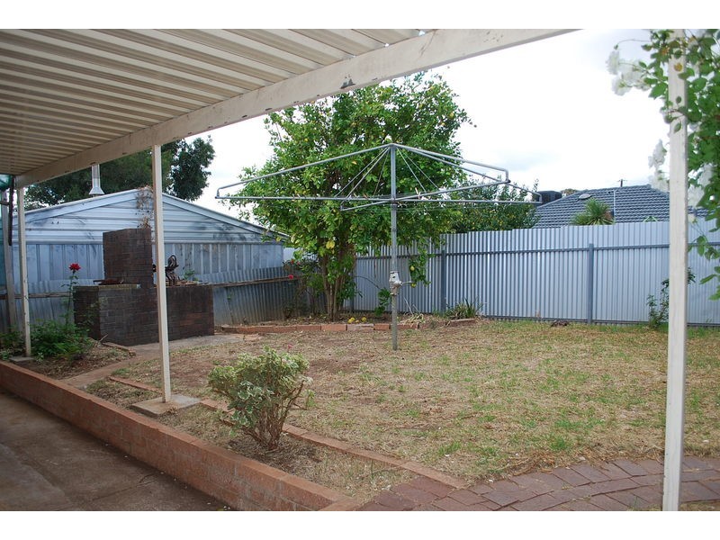 16 Carbenet Drive, Hackham SA 5163