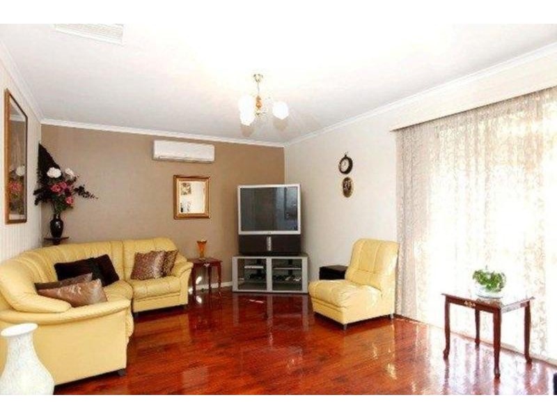 8 Minorca  Crescent, Hackham West SA 5163