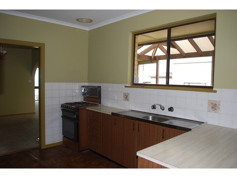 3 Mentone Parade, O’sullivan Beach SA 5166