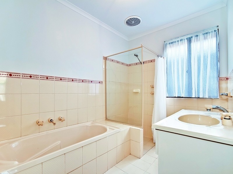 4a Featherstone Drive, Huntfield Heights SA 5163