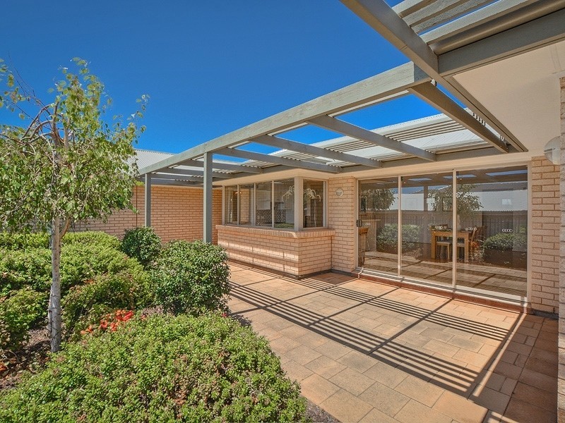 8 Esperance Boulevard, Seaford Rise SA 5169