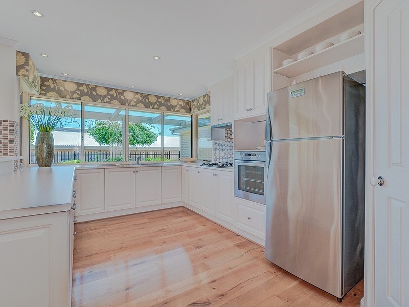 8 Esperance Boulevard, Seaford Rise SA 5169