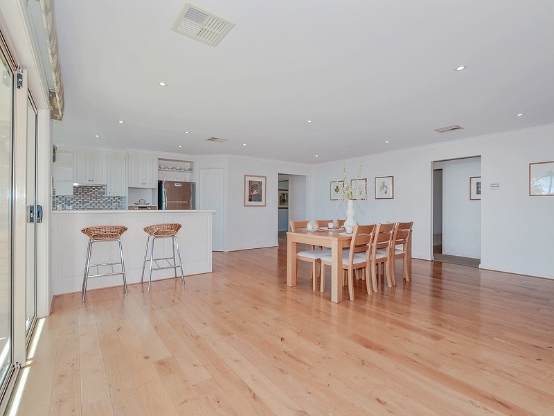 8 Esperance Boulevard, Seaford Rise SA 5169