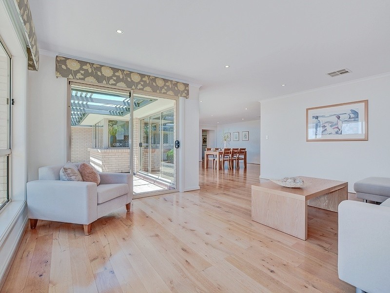 8 Esperance Boulevard, Seaford Rise SA 5169