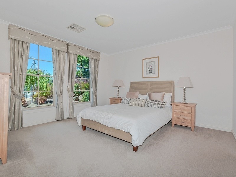 8 Esperance Boulevard, Seaford Rise SA 5169