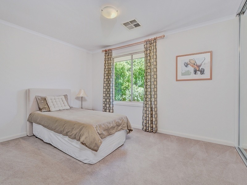 8 Esperance Boulevard, Seaford Rise SA 5169