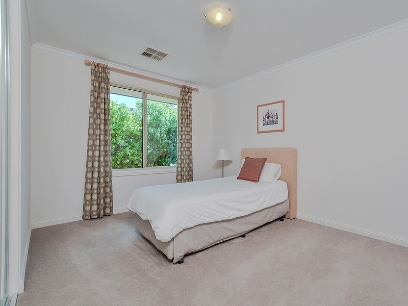 8 Esperance Boulevard, Seaford Rise SA 5169