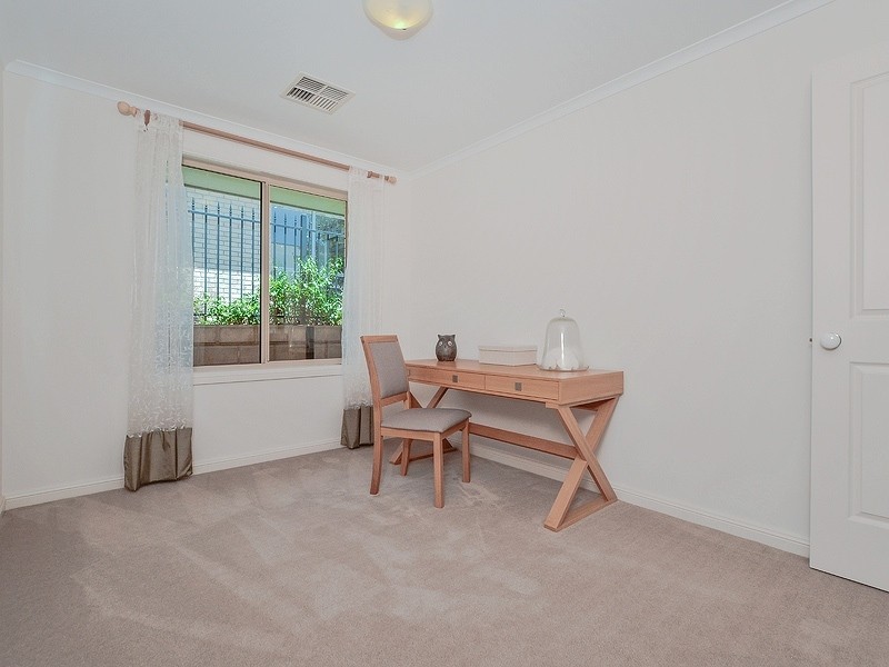 8 Esperance Boulevard, Seaford Rise SA 5169