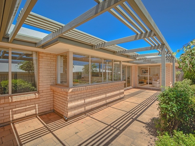 8 Esperance Boulevard, Seaford Rise SA 5169