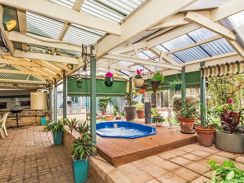 27 Ray Avenue, Morphett Vale SA 5162