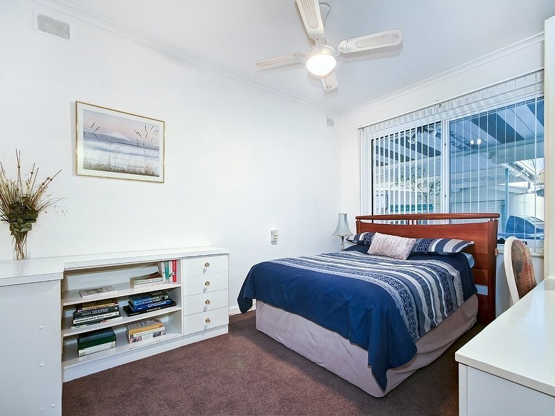 27 Ray Avenue, Morphett Vale SA 5162