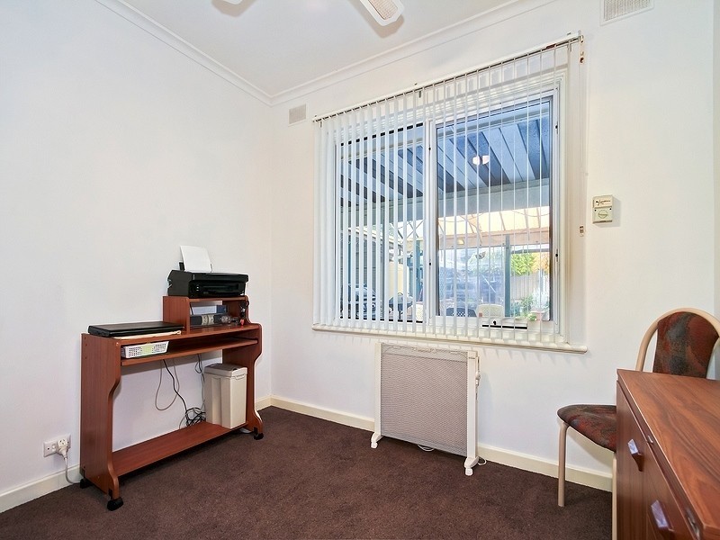 27 Ray Avenue, Morphett Vale SA 5162