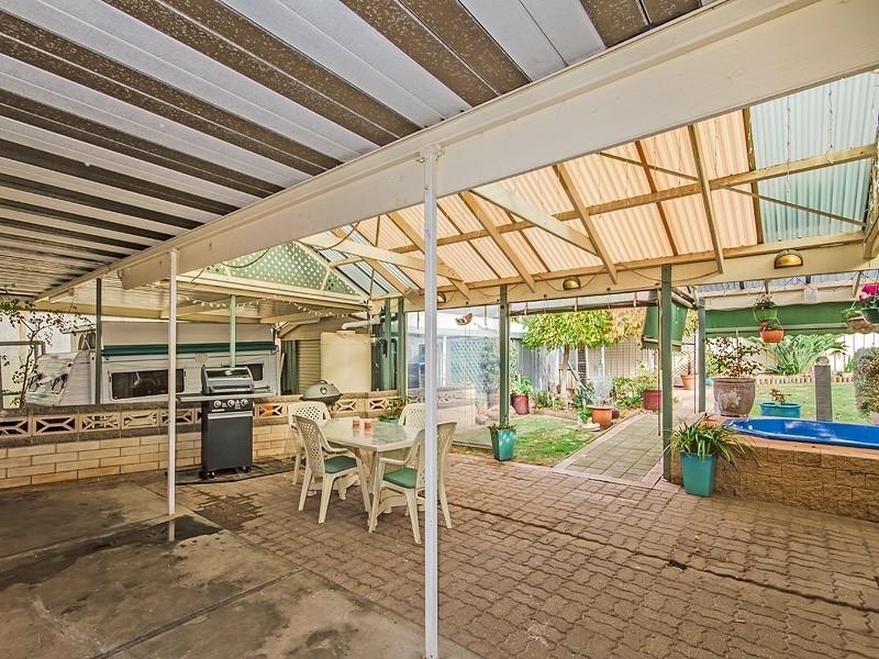 27 Ray Avenue, Morphett Vale SA 5162